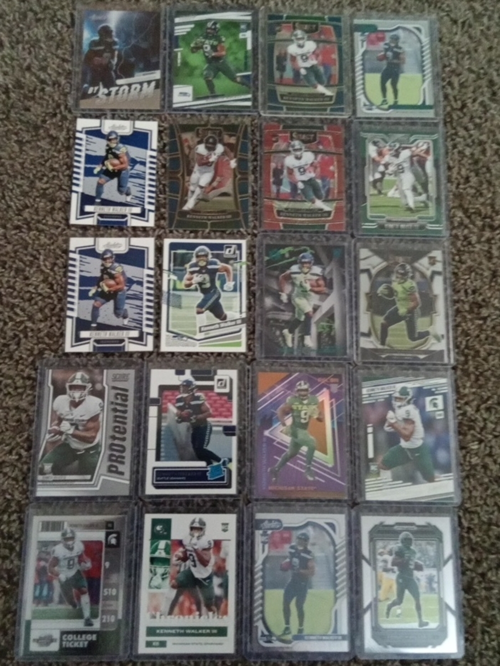 Kenneth Walker 3rd Football Trading Card Lot - Rcs Included.